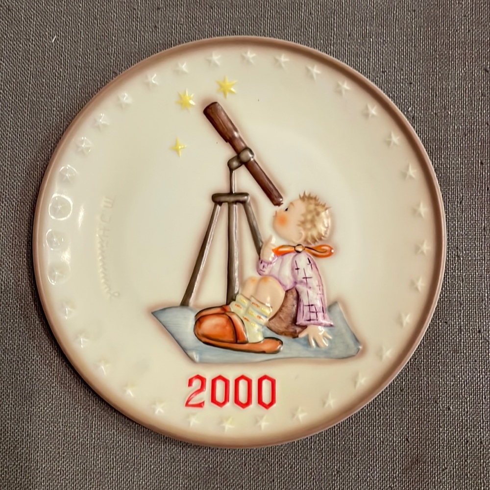 BOGO 50% Hummel Stargazer wall plaque